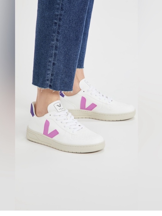 Veja Shoes - Veja Purple White Sneakers with Pink-Violet V Logo SIZE W 7 (fits 7.5 and 8)